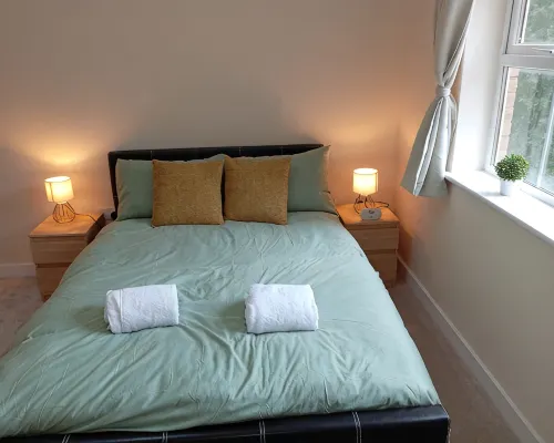 Cozy 2 Bedroom Flat, Woking | 30 min train London Hotels in Woking