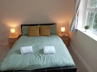 Cozy 2 Bedroom Flat, Woking | 30 min train London -  Ferienwohnungen