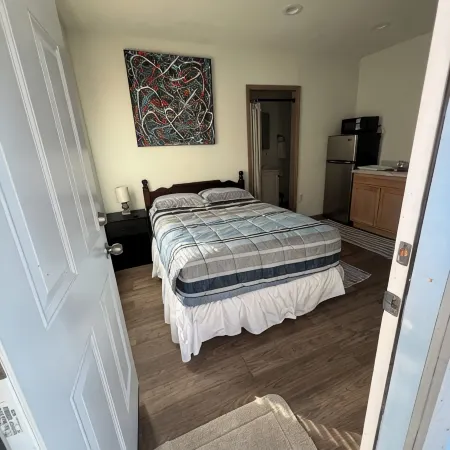 Shaanti Retreat • Cozy Studio Blue