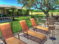 6-bedroom Lodge on 12 acres in Concan, Texas.  Swimming pool & hot tub. Hotels in Concan