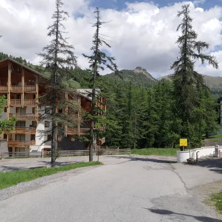 L' IDEAL at Ecrin des Neiges.