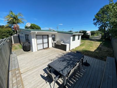 Central Beach Bach in Whangamata – Close to Beach & Town!