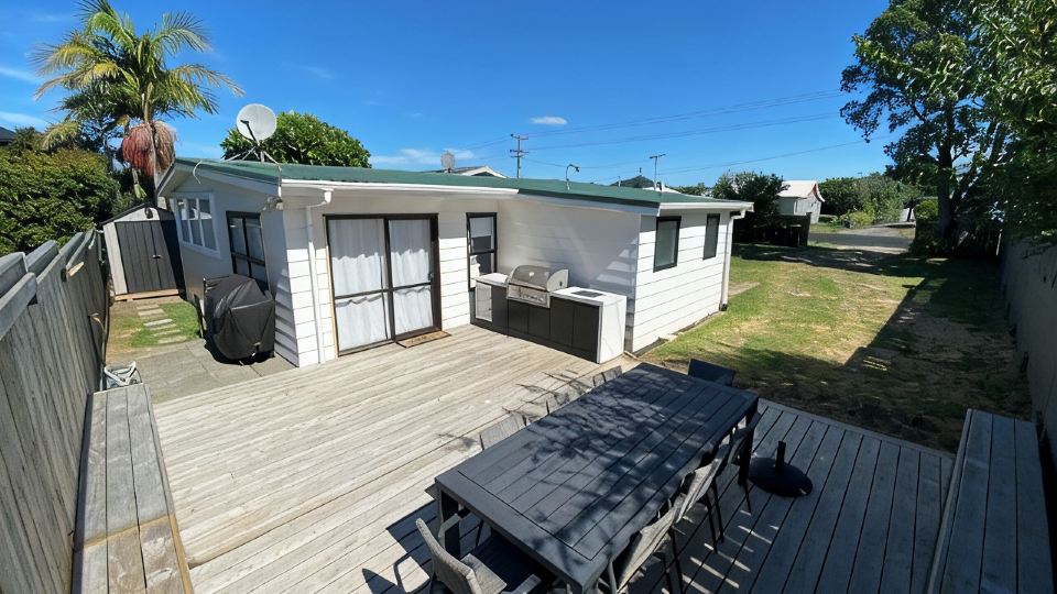 Central Beach Bach in Whangamata – Close to Beach & Town!