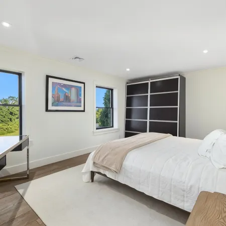 Stunning Farmhouse - Private Pool & Vintage Arcade - Close to Newport & Beaches