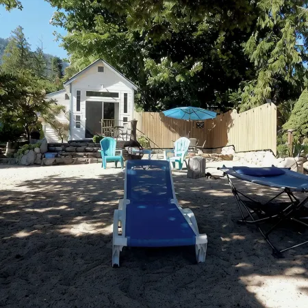 Beautiful Beach front cottage near Nelson, BC