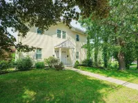 Spacious House on Sunset Lake 4 Br, 2 Baunit 2 on Top Floor ブレーンツリーのホテル