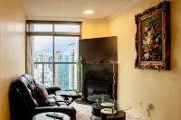 City Views | Prime Downtown Stay w/ Pool, Gym + Walk to Robson & Dining - Condos