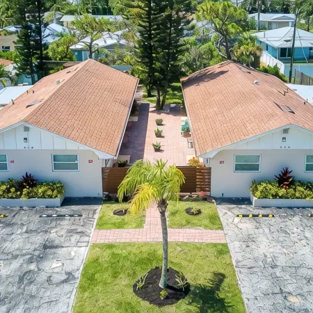 Naples Coastal Paradise Getaway By Vanderbilt Beach, Mercado and Whole Foods