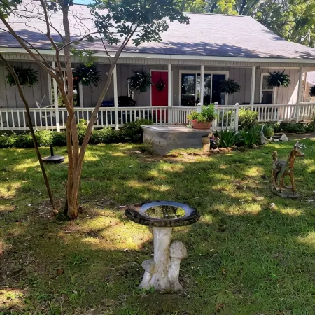 Home Away from Home in the Twin Lakes Area! Relax on the Front Porch Swing!