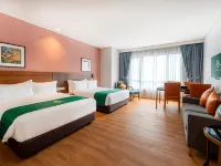 Arena Premier Hotel โรงแรมในเซอเริมบัน