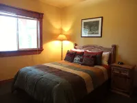 Tahoe Ski Lodge  WiFi, hot-tub sleeps 12 - balcony