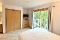 Fish Creek, Door County Condo - Walk to Shopping, Dining & Peninsula State Park - 3 stjerner