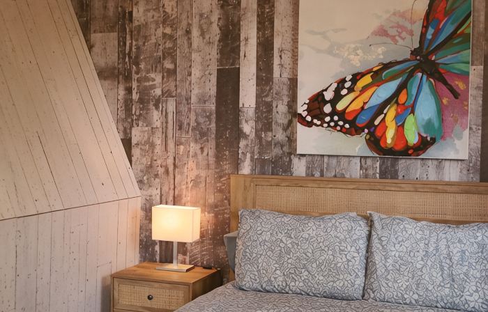 Lake front cottage with beach & dock (Pet-Friendly