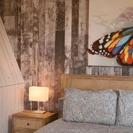 Lake front cottage with beach & dock (Pet-Friendly