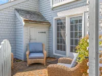 Maushop Village, 2-Bedroom, 1.5 Baths, Sleeps 4,  A/C, Patios & Private Beach Hoteles en Mashpee