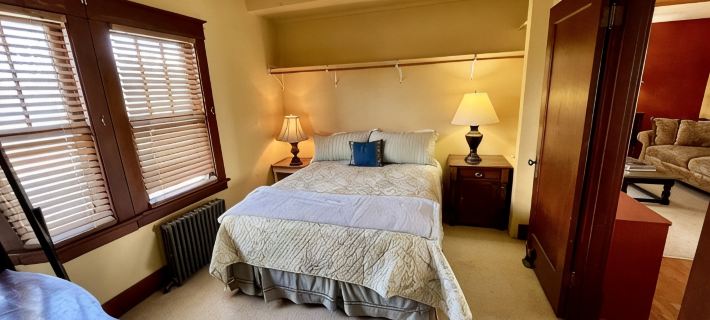 Beautiful Farmhouse- Sleeps up to 7. Hotels in Delta County