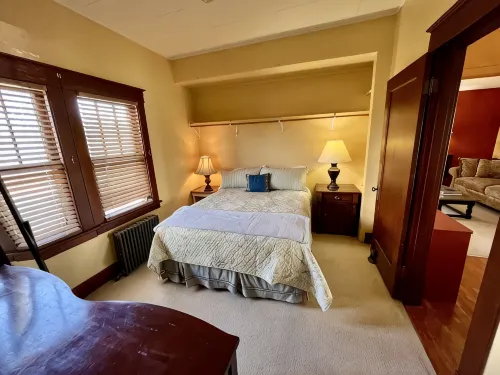 Beautiful Farmhouse- Sleeps up to 7.