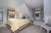 Chez ZigZag: 2 Bdrm. Full Kitchen, Water/Mtn-View, Sauna with Fee. Awesome Patio - Apartments