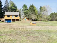Cozy Errol Home conveniently close to town and with snowmobile access! Hotels in Errol
