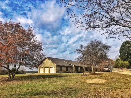 Private Country Estate Near Dinosaur Park for Families and Friends..Sleeps 16 - 3성급