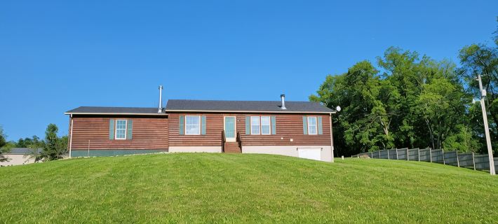 Charming 3-bedroom cabin in Amish country near Shreve Ohio,great birding area! Hoteles en Condado de Wayne