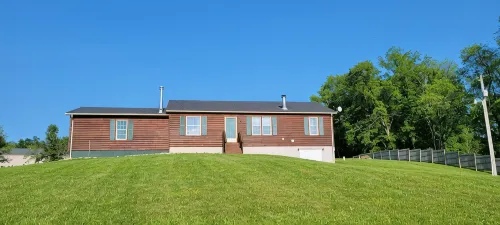 Charming 3-bedroom cabin in Amish country near Shreve Ohio,great birding area!