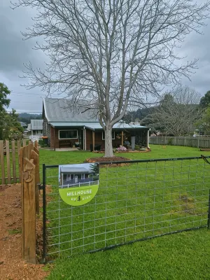 Heritage Timber Cottage - close to shops & amenities