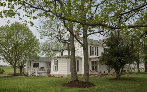 Welcome Hall 5 bedroom 1880’s home on 55 acres - Wifi