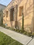 Serenity by the Lake. Beautiful neighborhood I short walk to lake and trails - Kitchen