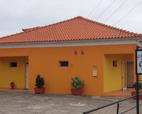 Beautiful Villa Apartment Hotels in Canhas