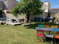In the heart of the island: spacious, fully-equipped accommodation with garden and pool - Homestays
