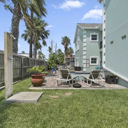 Beautifully decorated 2 bedroom cozy apartment