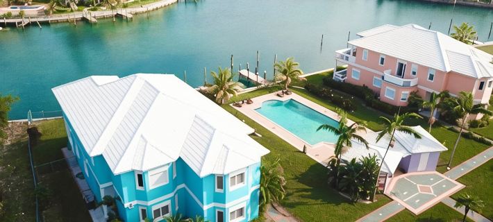 Waterfront Italian inspired tropical escape Hotéis em Freeport