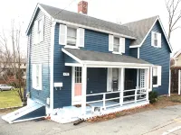 Cozy Pet Friendly House Next To Train Hotels in Canton