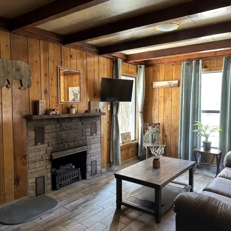 Grizzly’s Getaway in the Mountains! 45 minutes to white sands., Dogs Welcome