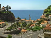 Beautiful Villa Apartment Hotels in Canhas