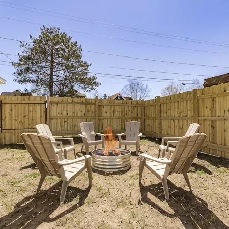 The Sly Fox - Lake/Dine/Drink/Shop - Sleeps 6/Dog-Friendly