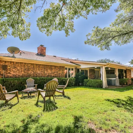 Total Privacy & Totally Private Hot Tub, 4 Bed, 3 Bath, 2 Car - Sleeps 14!!