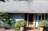 Private En Suite Large Master Bedroom With King Sized Bed - Homestays