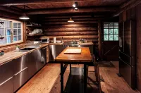 Camp Neary - epic hand built log cabin - Chalets