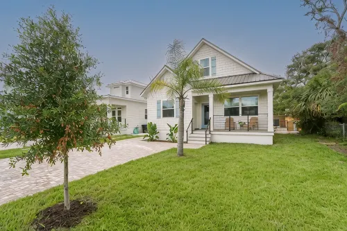 Brand new 4 bedroom with 2  master suites and pool, steps to the beach. - Bungalows