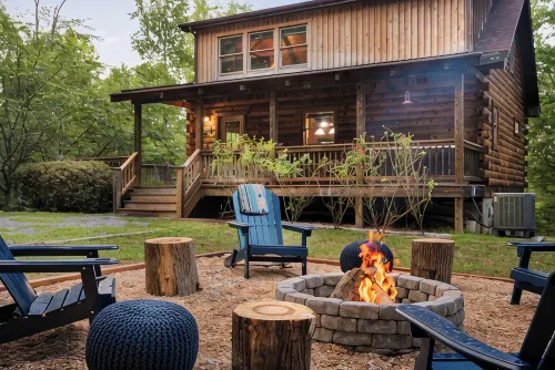 Shenandoah Log Cabin *Hot Tub Indoor Fireplace* - Boutique