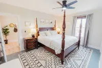 The Farmhouse At Oak Creek Farm - Boutique