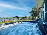 Lake + Waterfront + Dock + HotTub + Kayaks + Walking Distance to Woody's - 4-Star