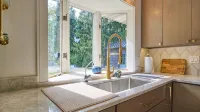 Maison de Blue et Blanc, Exquisite Home Close to Town, Campus, & Beaver Stadium - 부티크