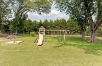 Quaint Carriage House - Minutes from Senoia and Trilith Studios.