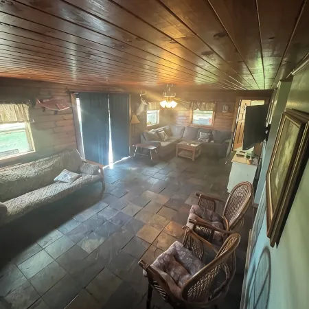 Fisherman’s paradiseThis Charming 3-bedroom house with WiFi, AC in Moore Haven,!