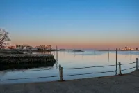 Seaside Serenity: 4Br Waterfront Gem in Branford – 5-Star Rated!