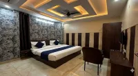 HOTEL KINGS PARADISE BANQUET & LAWN, Airport