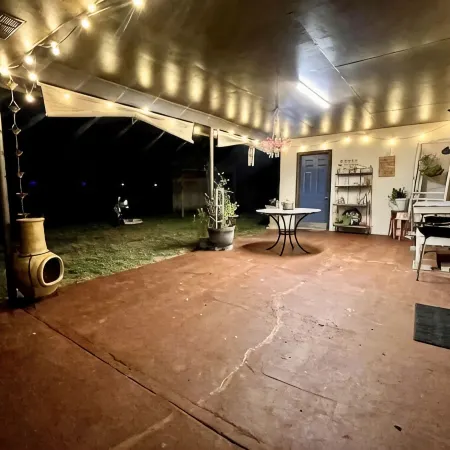 3 Bd/2 Ba open concept home with plenty of parking